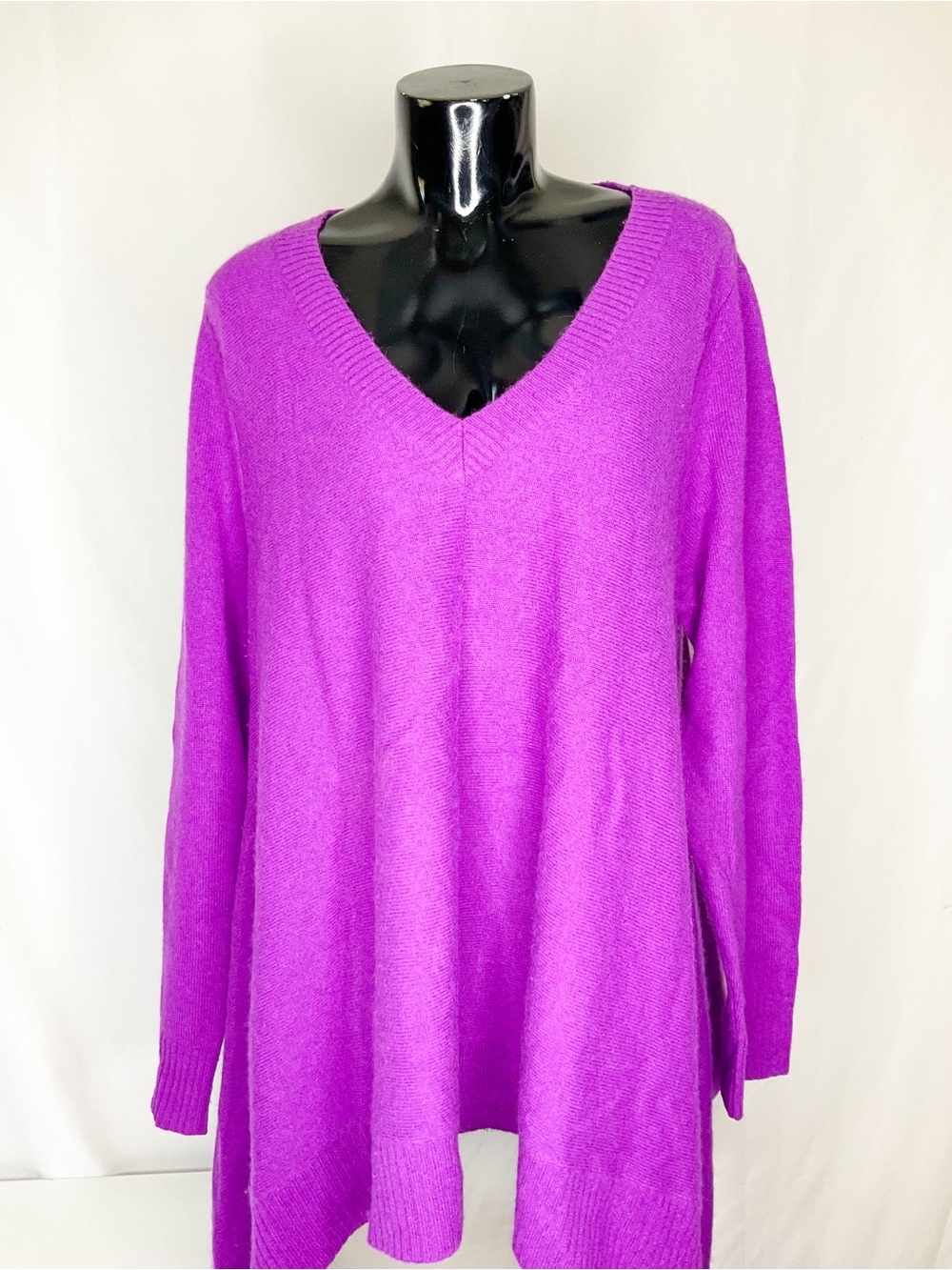 LORD & TAYLOR CASHMERE V-Neck Long Sleeve Sweater - Vibrant Magenta